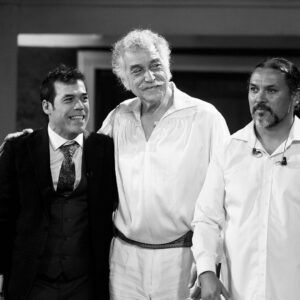 Álvaro Escobar Instagram - Abrazar la música. Claudio es patrimonio de la música. Con el corazón más apropiado para este nuevo tiempo! Gracias. #olmue