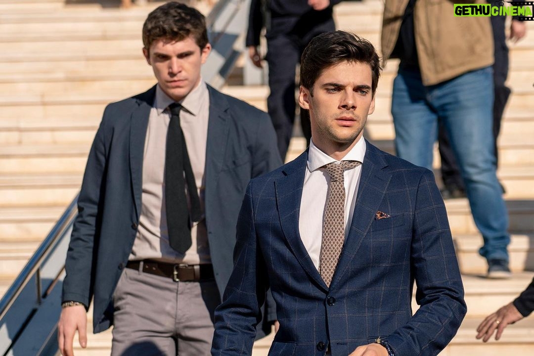 Álvaro Rico Instagram - Gracias por acogernos con tanto cariño en España y en el resto del mundo. #Alba, ahora en @netflix