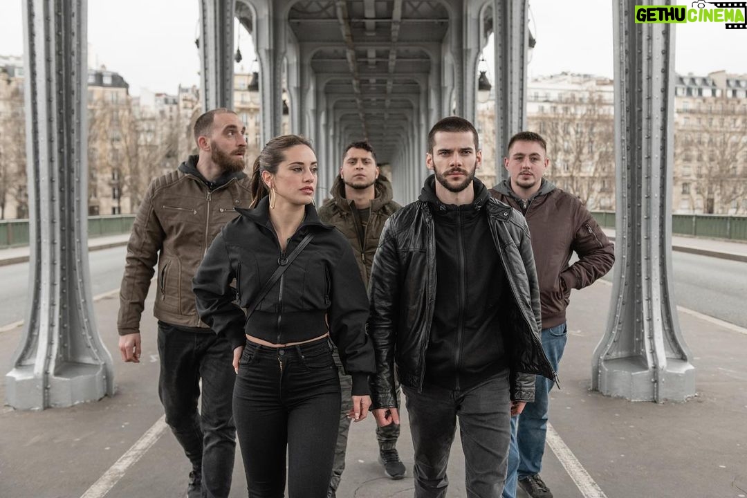 Álvaro Rico Instagram - MARZO 17 🛞💨💨 Solo en @netflixes @netflix #hastaelcielolaserie