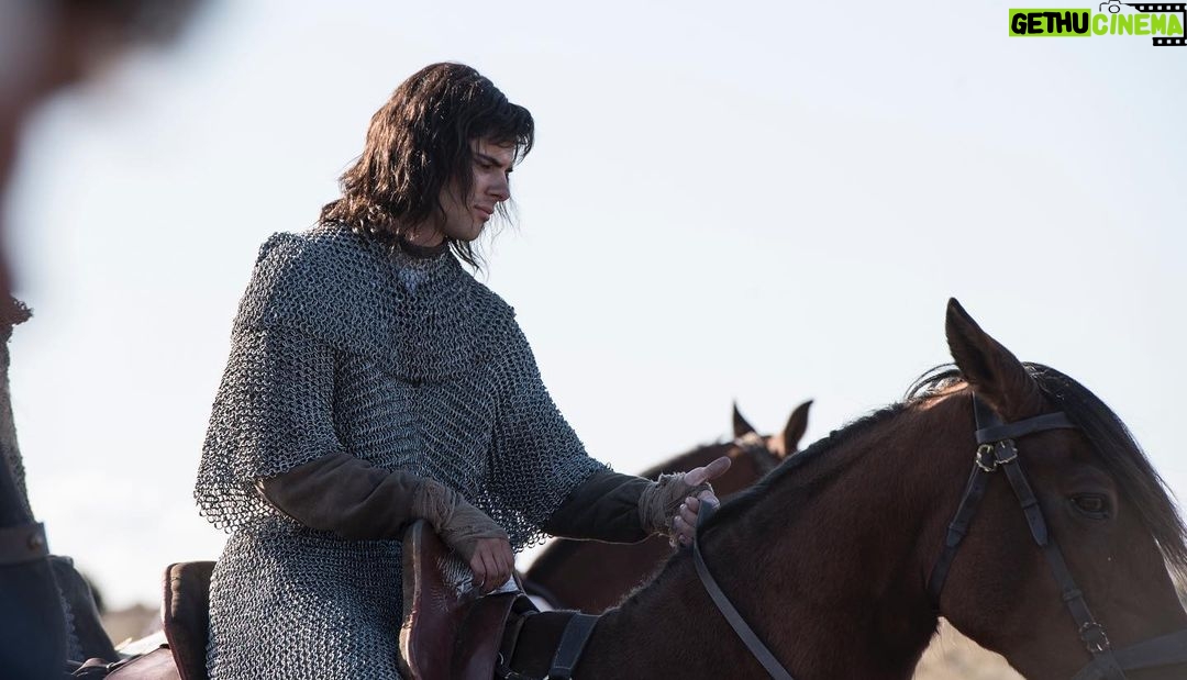 Álvaro Rico Instagram - Ha sido un regalo poder estar en esta aventura. @elcid_laserie YA en @primevideoes para todo el mundo ⚔️ @naratalent @zebra_producciones