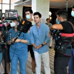 Álvaro Rico Instagram - Este es Jacobo y este ha sido mi verano entre claquetas y acción. ‘ALBA’ una historia desgarradora que verá la luz muy pronto en @antena3com rodeado de un equipo maravilloso. Seguimos 🎬