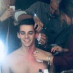 Álvaro Rico Instagram – Polo dejando de ser “Kennedy muerto” para volver a ser Álvaro 🤯😂 la fiesta de halloween dio para mucho.
Que equipo tan maravilloso y que ganas de más @elitenetflix