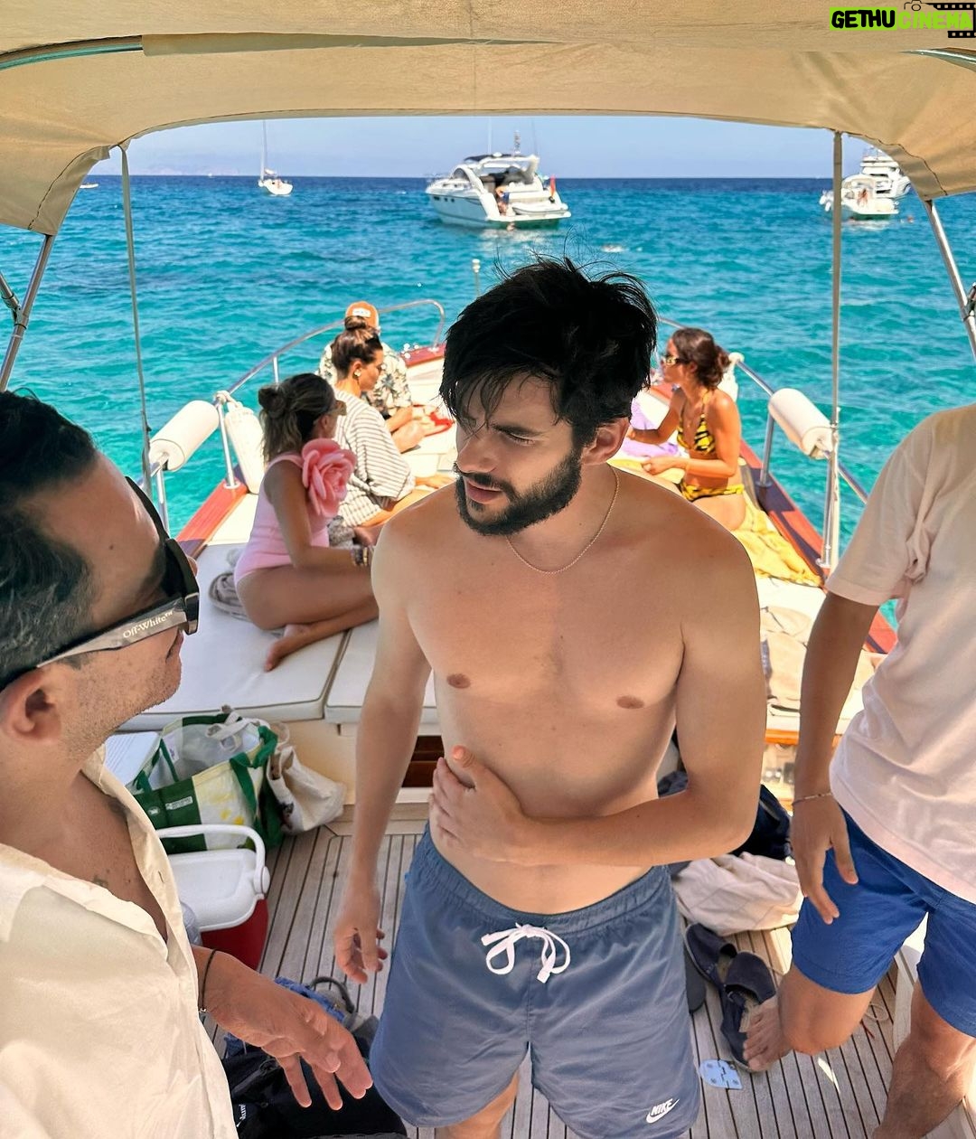 Álvaro Rico Instagram - Con 27 y agustito @zelhotels @besobeachmallorca