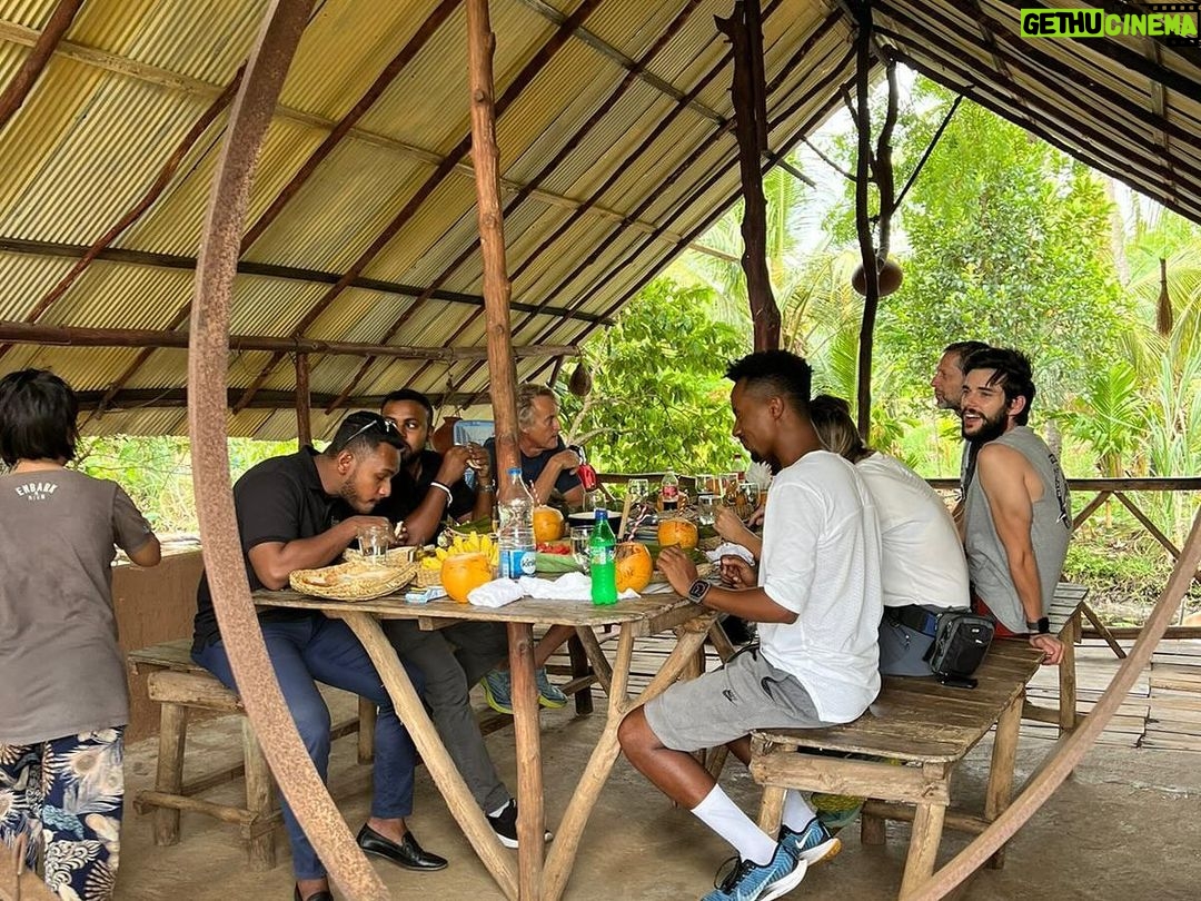 Álvaro Rico Instagram - Sri Lanka 🇱🇰 Gracias por la aventura @jesuscallejatv