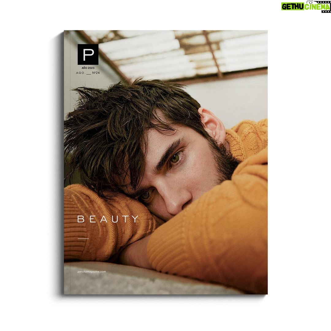 Álvaro Rico Instagram - PERCHA MAGAZINE_A través de @jaegerlecoultre marcamos un camino delimitado por el tiempo, el principal testigo y observador del desarrollo y evolución de personajes tan únicos como @alvaroricoladera quién a través de sus propios procesos creativos construye un personaje del cual nos comparte un fragmento para nuestra edición del mes. Editor en Jefe @bienfufurufo Fotografía @andresgarlujan Styling @maialen.de.arroiabe Grooming @maaria.ab Asistente de Foto @isa__andueza Asistente de Moda @natalia.chrominska Coordinación @rigobertobustos Agencia @naratalent / @3managementmx Look Portada @acromatyx_official Look Portada Beauty @casa_otrura Álvaro usa en portada un reloj Reverso Tribute Small Seconds de Jaeger-LeCoultre Historia Completa | Link en Bio ☝🏾 #perchamagazine #alvarorico #portada #cover Madrid, Spain