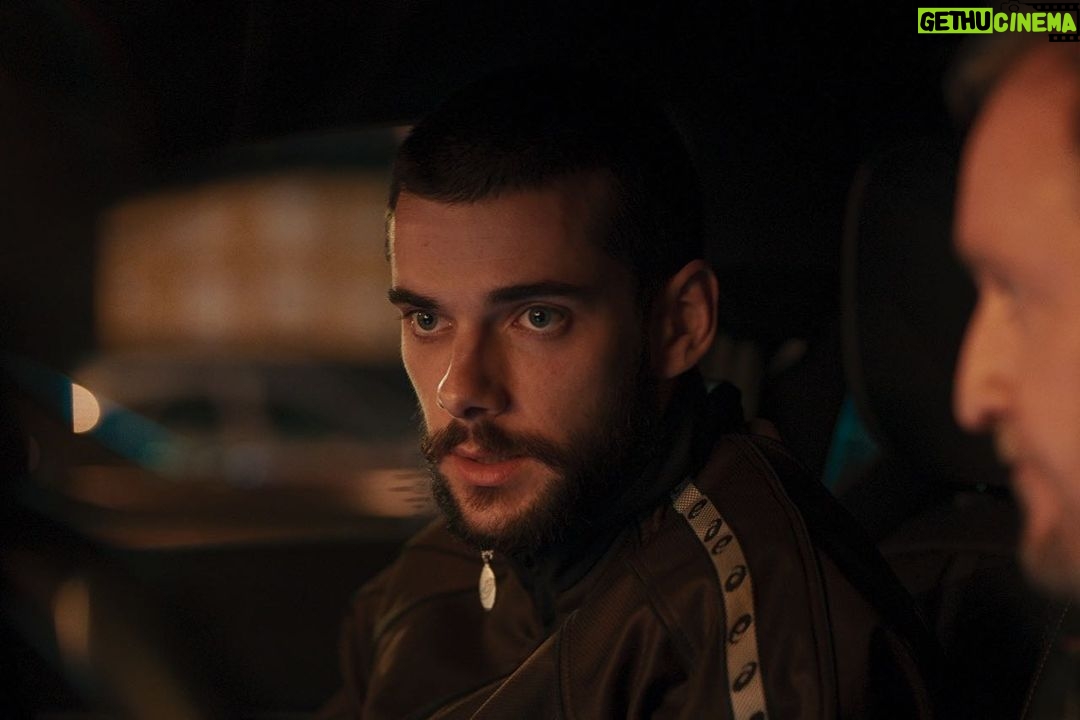 Álvaro Rico Instagram - #HastaElCieloLaSerie ya es vuestra en @netflix Fueron cinco meses de rodaje trepidantes, rodeado de un equipo increíble. Ojalá la disfrutéis tanto como lo hice yo rodándola. @netflixes @vacafilms_productora @naratalent