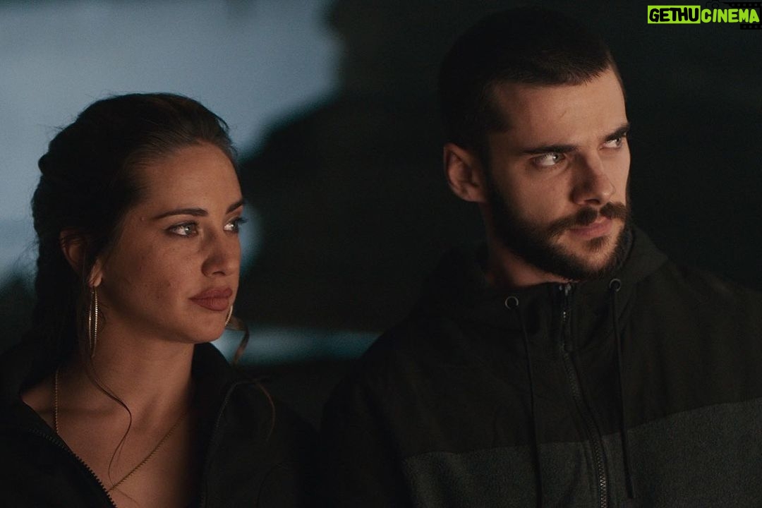 Álvaro Rico Instagram - #HastaElCieloLaSerie ya es vuestra en @netflix Fueron cinco meses de rodaje trepidantes, rodeado de un equipo increíble. Ojalá la disfrutéis tanto como lo hice yo rodándola. @netflixes @vacafilms_productora @naratalent