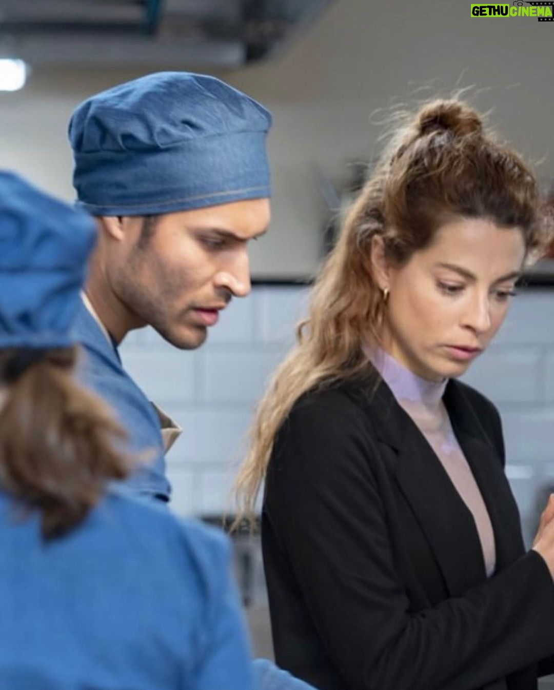 Édgar Vittorino Instagram - Hoy vuelve 4estrellas en la 1 @rtve 21:50h (de lunes a jueves) . #series #actor #cocina #chef #hotel #hotellasierra #hoy Madrid, Spain