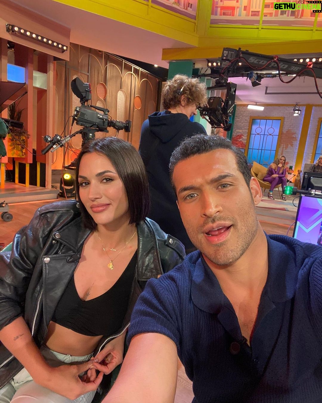 Édgar Vittorino Instagram - Regalos que te deja la profesión fuera del trabajo una bonita amistad @michellec_p 🙌🙌🫶🏼🫶🏼gracias ! . @desaparecidostv . Estreno este miércoles en abierto por @telecincoes -11:00pm -👮🏽♂️👮🚔🚔 @unicorntves @mediasetcom Madrid, Spain
