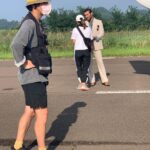Édgar Vittorino Instagram - #southkorea y allí estaba yo intentado explicar qué significa “listo el pollo mijo” a @yoo_yeonseok y #hwangjungmin ✍️✍️ @netflixkr . #series #netflix #actor #korea #acting #filming South Korea