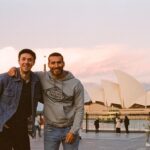 Édgar Vittorino Instagram - La primera foto lo que todos conocen de Australia (el opera house) y en las otras dos , lo mejor y más interesante de conocer ,como en cada país que he visitado , su gente 🇦🇺 @rowan.witt @devonterrell y no sale en la foto pero fue quien la tomo @bjmcclelland gente maravillosa ! . . #filming #actors #australia #series #instagram #actorlife #operahouse Sydney, Australia