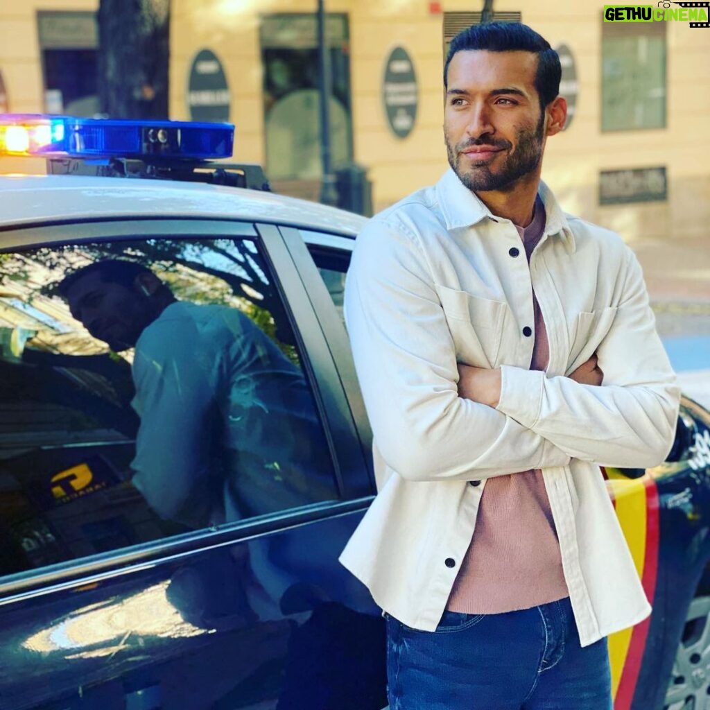 Édgar Vittorino Instagram - Ya saben dónde llamar ☎️ . Inspector Rubén Ramallo . . #dedaprecidosT2 #amazon #peimevideo #seriesespañolas . Ya la terminaste de ver ?? Madrid, Spain