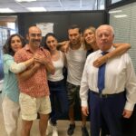 Édgar Vittorino Instagram - Aqui fuera de servicio estos pedazo de compañeros @michellec_p @jechanove @chanimartin @elviraminguez @amanda_rios_._ @andreas_munoz . . @desaparecidostv @primevideoes En Madrid City