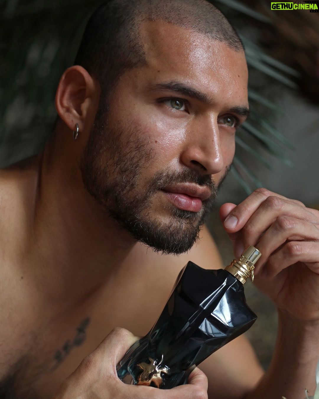 Édgar Vittorino - 6.3K Likes - Tú también quieres caer en la tentación de @jeanpaulgaultier
.
#LeBeauLeParfum
#GaultierGarden
#ad