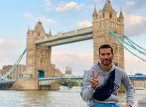 Édgar Vittorino Instagram - Gracias Winston por la “V” 

  #Londres