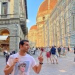 Édgar Vittorino Instagram - Me siento como un niño en Disney world 😲😍 . FLORENCIA la cuna del renacimiento 🖌️🎨📙 . . #arte #brunelleschi #leonardodavinci #atemisiagentileschi #miguelangel #caravaggio #travel #italia #firenze Firenze, Piazza Del Duomo