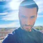 Édgar Vittorino Instagram – Me perdono  a mismos por lo que ya fue y me atrevo a  mirar de frente a mis demonios y mis vicios !! ellos también tienen miedo de que aparezca nuestra  luz !💫porque perderían todo su poder ! Así que a trabajar ! 💫a brillar ! A sonreír ! Por más difícil que sea.

Y sobre todo No perdáis el sentido del humor ! Madrid, Spain