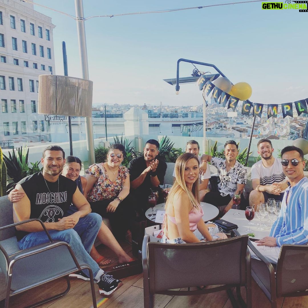 Édgar Vittorino - 3.3K Likes - Ellos y ellas !! GRACIAS 🎂🎂🎂
@vir_iron_trainner @cristian.walls @juancalderon_actor @dolphin_gauthier @nicodegliantoni @bvitto_rino @begocalahorro @vanesamartin_ @picalagartosmad @beerpongmadrid y a todos los que me enviaron mensajes de felicitaciones 🎉 #gracias !!!!!!