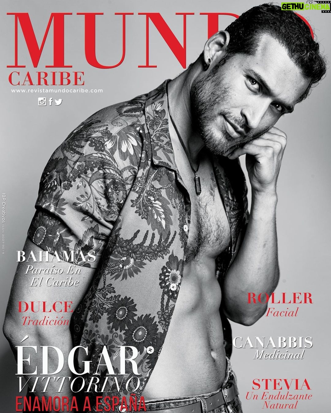 Édgar Vittorino - 6.8K Likes - Gracias @revistamundocaribe por el cariño ... y bueno esperemos que esa planta se siga regando y creciendo ❤️
Fotografo : @mantrana
#bajocero #vivirsinpermiso #visavis #foodielove #nievaenbenidorm #maras #actor #barranquilla #madrid #colombia #mundocaribe #cartagena