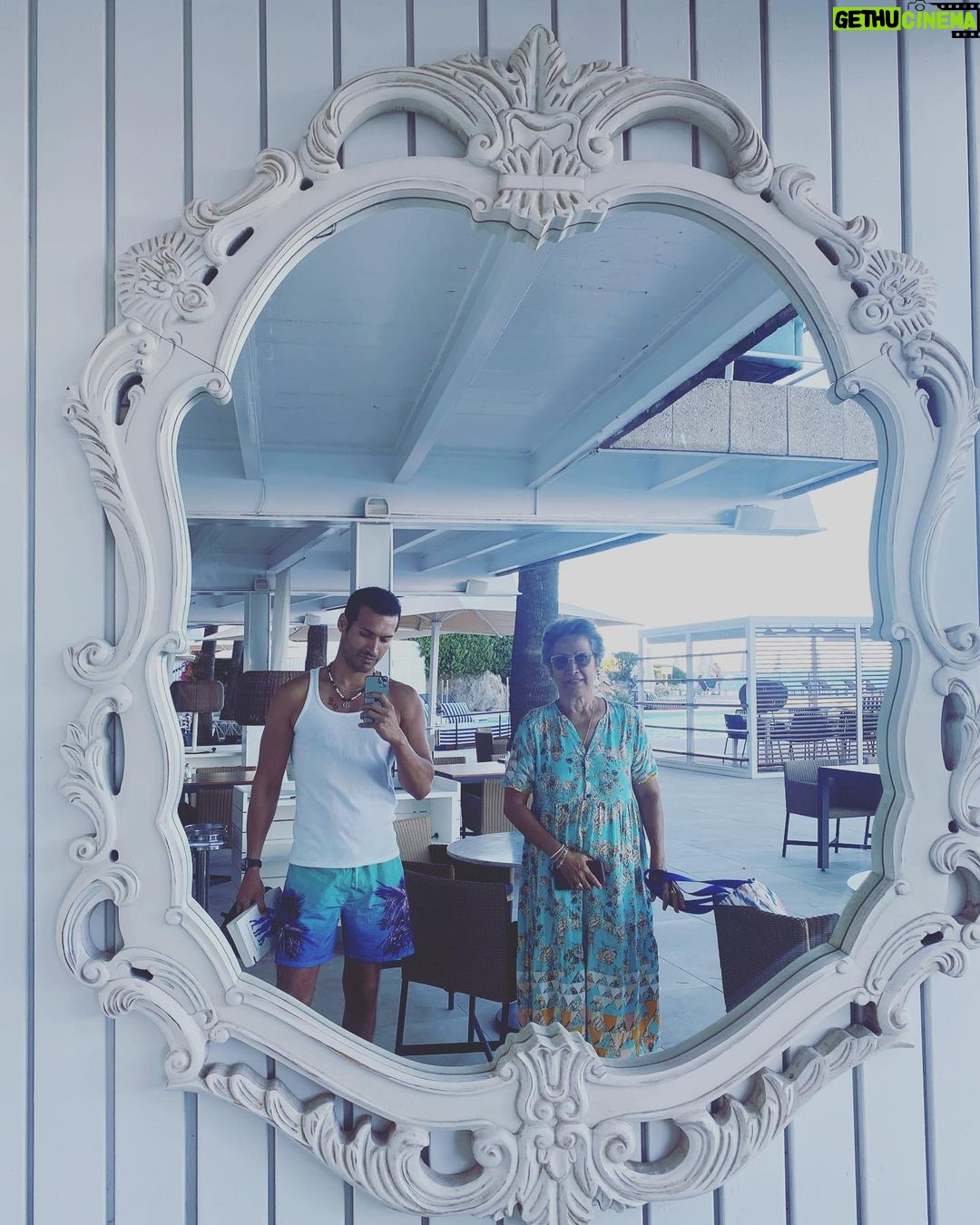 Édgar Vittorino Instagram - Palmaria palmensis || con la mamma🌴🌴 . . #familia #viaje #verano #mallorca #playa #photography Palma De Mallorca, Spain