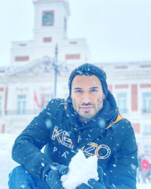 Édgar Vittorino Instagram - Madrid like Moscú para la historia #lugares #emblemáticos #puertadelsol #plazamayormadrid #filomena #actor #vivirsinpermiso #invierno #staysafe #photo #portraitphotography #photography