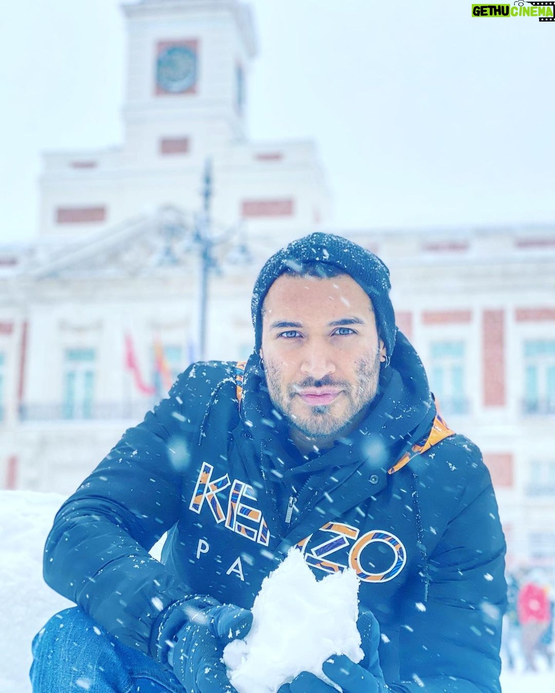 Édgar Vittorino - 17.5K Likes - Madrid like Moscú para la historia #lugares #emblemáticos #puertadelsol #plazamayormadrid #filomena #actor #vivirsinpermiso #invierno #staysafe #photo #portraitphotography #photography