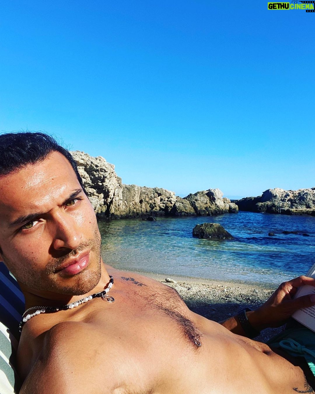 Édgar Vittorino Instagram - Fundada en 123 a.C. Su nombre original Palmaria Palmensis “ciudad del Palmeral”🏝️ nos ha recibido increíblemente con toda su sabiduría - ) y la estamos disfrutando en el hotel @gran_melia @hoteldemargm una experiencia de lujo 💎🏝️ . . #verano #illetas #alifewelllived #mallorca #granmeliadelmar Illetas, Mallorca