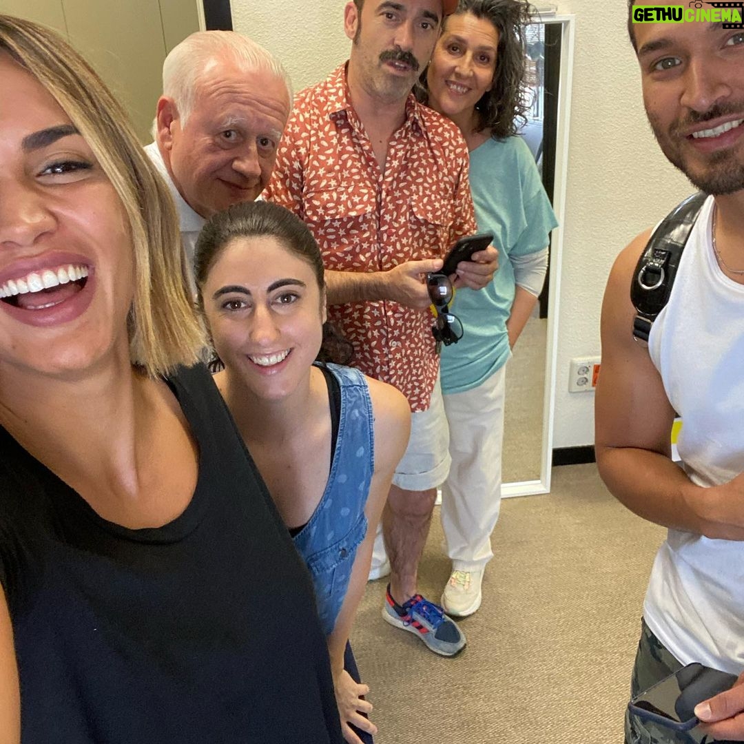 Édgar Vittorino - 2.3K Likes - Aqui fuera de servicio estos pedazo de compañeros @michellec_p @jechanove @chanimartin @elviraminguez @amanda_rios_._ @andreas_munoz
.
.
@desaparecidostv @primevideoes