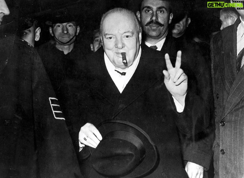 Édgar Vittorino - 6.2K Likes - Gracias Winston por la “V”
#Londres
