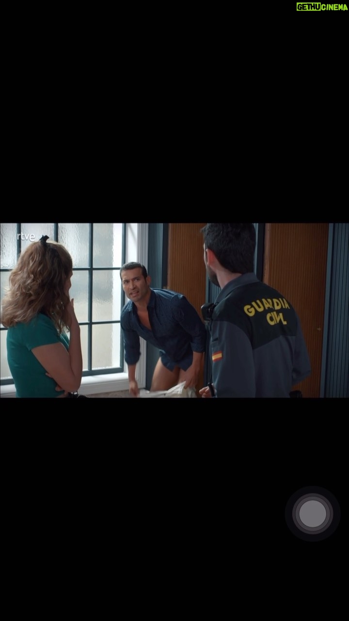 Édgar Vittorino - 646 Likes - Hemos pasado una situación de 💩💩💩en el hotel la sierra #4estrellas
.
#series #paolo #martinez #menchu #comedia #television #4estrellas #seriesespañolas
.
@alvarofontalba @hrcarolina @4estrellasmaking