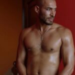Édgar Vittorino Instagram - Saqué el álbum, Me puse sentimental! Son muchos años dedicándome a esta profesión algunos me sigues desde hace muchos años otros apenas recién se unen a esta familia , siempre es bueno cuando uno llega a un lugar nuevo o conoce a alguien saber un poco su historia antes de opinar.😉 #trabajoduro #actor #caracoltelevision #rcntelevision #netflix #telecinco #cine #series #cortos #goya #portagonista #antagonista #futbolista #isabelcoitex #nievaenbenidorm #foodielove #hbo #laseleccion #vivirsinpermiso #visavis #elrobodelaiglo #laluzdemisojos #maras #pibevalderrama #leon #freddy #bajocero #etc 🍾🍾🍾💥💥💥😅😅 Madrid, Spain
