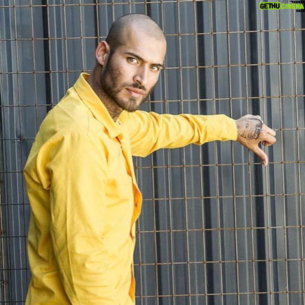 Édgar Vittorino - 9.5K Likes - Saqué el álbum, Me puse sentimental! Son muchos años dedicándome a esta profesión algunos me sigues desde hace muchos años otros apenas recién se unen a esta familia , siempre es bueno cuando uno llega a un lugar nuevo o conoce a alguien saber un poco su historia antes de opinar.😉 #trabajoduro #actor #caracoltelevision #rcntelevision #netflix #telecinco #cine #series #cortos #goya #portagonista #antagonista #futbolista #isabelcoitex #nievaenbenidorm #foodielove #hbo #laseleccion #vivirsinpermiso #visavis #elrobodelaiglo #laluzdemisojos #maras #pibevalderrama #leon #freddy #bajocero #etc 🍾🍾🍾💥💥💥😅😅