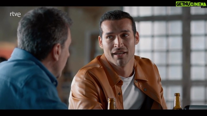 Édgar Vittorino - 868 Likes - ustedes hablan de sexo con sus hijos o con sus padres como lo hace Paolo ?? #4estrellas
.
@rtve
.
#raulprieto #davidlorente #actor #seriesspañolas
#paolo #javier #julio #4estrellas #actor #bar #series