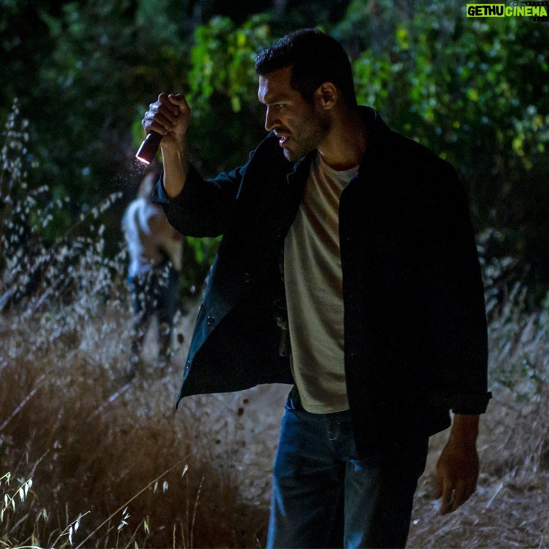 Édgar Vittorino - 716 Likes - Así estamos, buscando una pista que nos traslade al miércoles para ver el siguiente capítulo 🔍👏🏼👏🏼
👉🏻 No te pierdas #DesaparecidosLaSerie en
@telecincoes