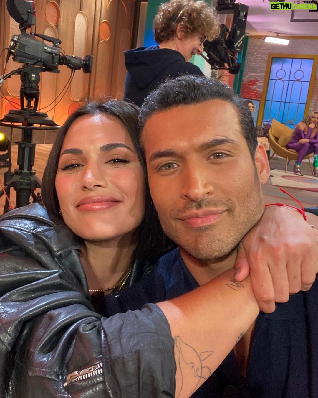Édgar Vittorino Instagram - Regalos que te deja la profesión fuera del trabajo una bonita amistad @michellec_p 🙌🙌🫶🏼🫶🏼gracias ! . @desaparecidostv . Estreno este miércoles en abierto por @telecincoes -11:00pm -👮🏽♂️👮🚔🚔 @unicorntves @mediasetcom Madrid, Spain