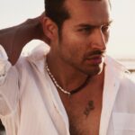 Édgar Vittorino Instagram – @shangaycom VOYAGER 
🏝♥️🏝
Foto : @carlosvillarejo 
Entrevista: @pablocdj 
Localización: @visit_tenerife @royalrivertenerife Madrid, Spain