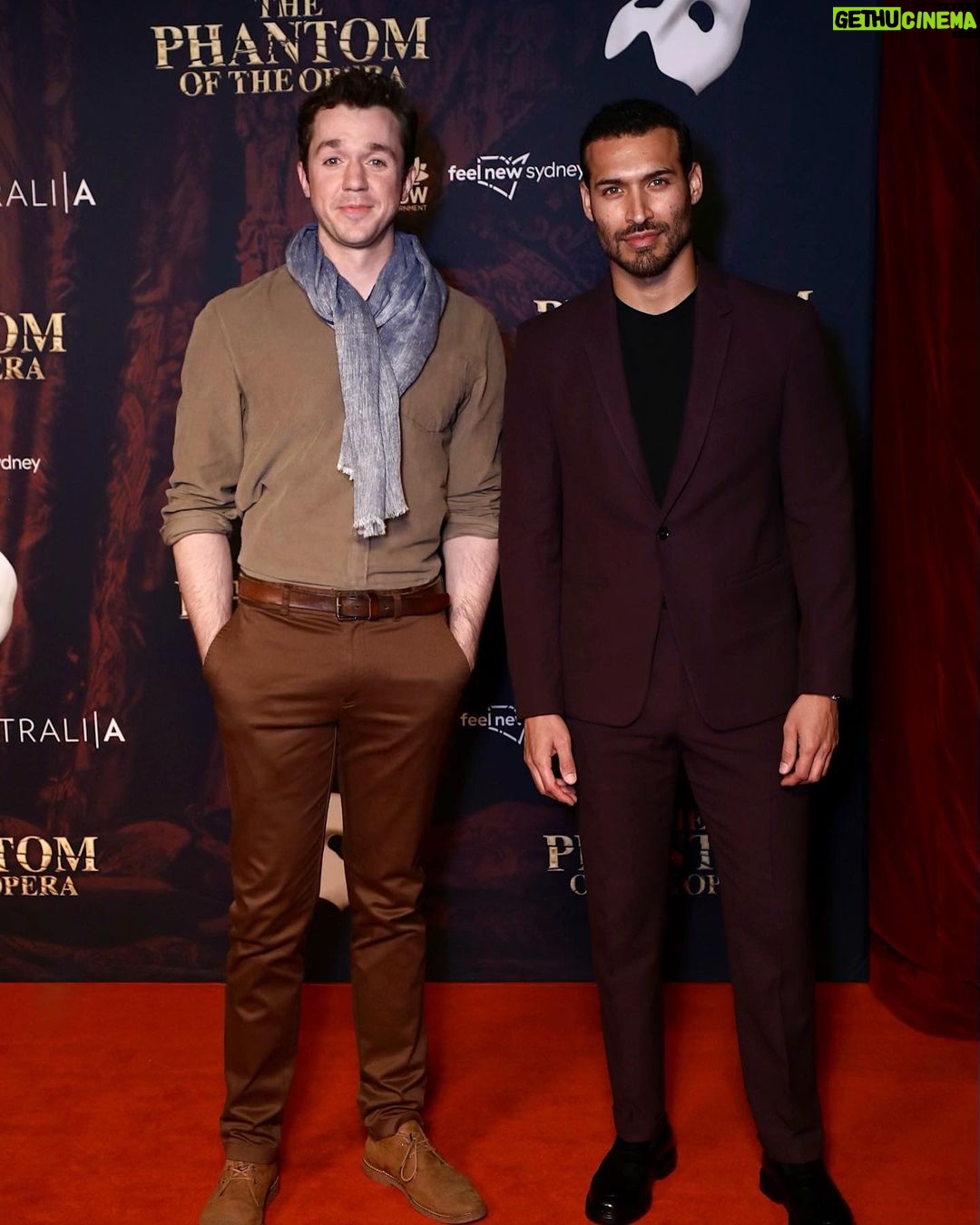 Édgar Vittorino Instagram - Noche de premier en el sydney ópera house 🇦🇺 . @stanaustralia @fremantleaus @sundancenow . #actores #teatro #musical #australia #nuevaserie #coworker #instagram #totallycompletelyfine #series Opera House Sydney Australia