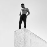 Édgar Vittorino Instagram - El VÉRTIGO no es solo el miedo a caer aveces es el miedo a la posibilidad de VOLAR ! . Hay que atreverse a saltar y volar! . Foto : @mantrana . #photooftheday #instagram #actor #photography #loveislove #cine Madrid, Spain