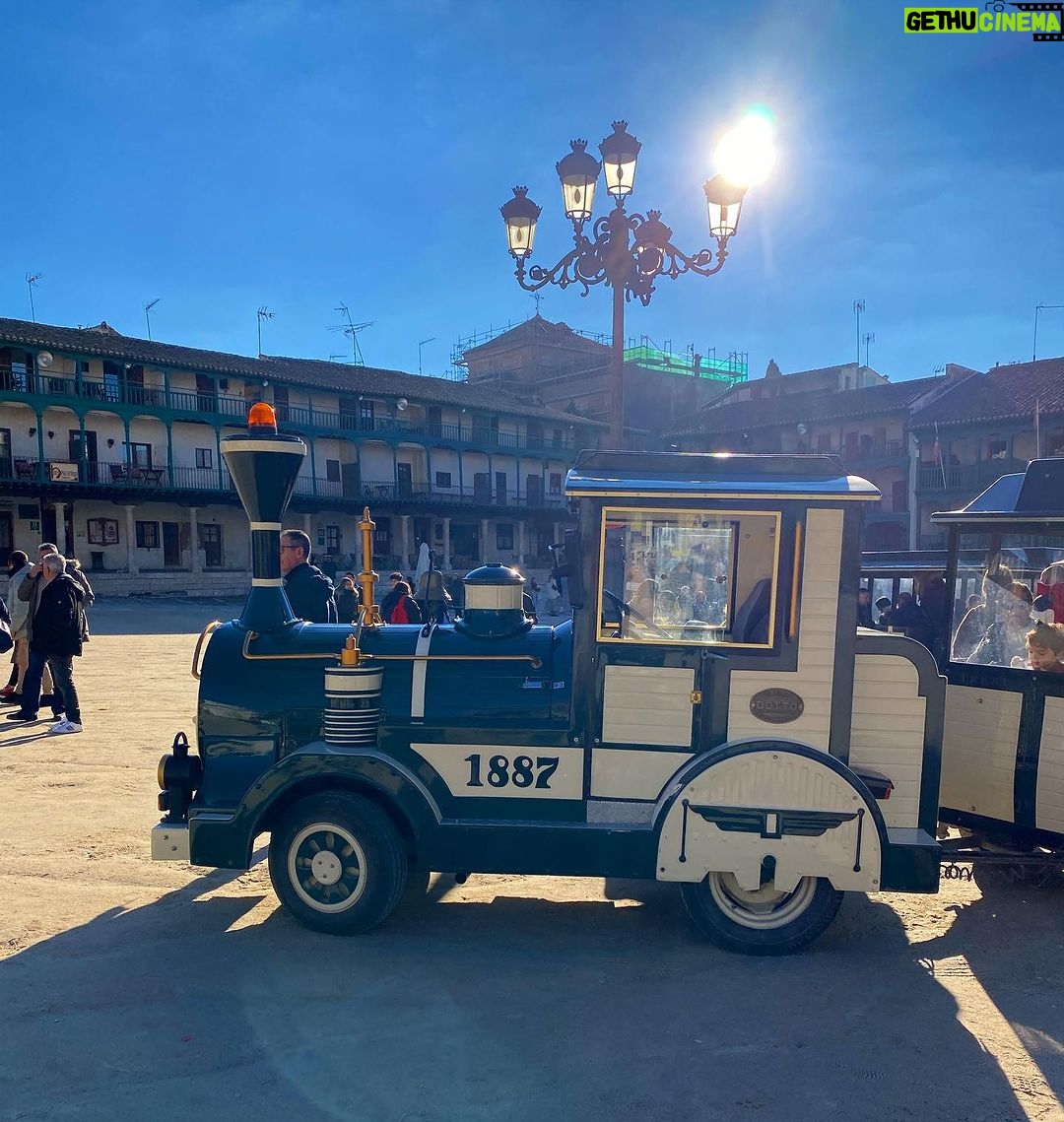 Édgar Vittorino Instagram - Paseo de domingo ☀️💫 Chinchón