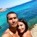 Édgar Vittorino Instagram - Este año aprendí esta frase “ más importante que la meta y que el viaje , es la compañía “. Gracias a todos los que se cruzaron en este 2023 conmigo y me enseñaron tanto sobre mí mismo , gracias por ser espejo de partes mías que aún no era consciente que estaban allí . - se quedan muchos por fuera de la publicación pero ustedes saben quienes son . 🙏💫🎆 -feliz inició de año deseo que tengan mucha compañía en vuestro viaje ♥️y se conozcan un montón! Madrid, Spain