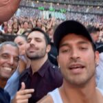 Édgar Vittorino Instagram - Este año aprendí esta frase “ más importante que la meta y que el viaje , es la compañía “. Gracias a todos los que se cruzaron en este 2023 conmigo y me enseñaron tanto sobre mí mismo , gracias por ser espejo de partes mías que aún no era consciente que estaban allí . - se quedan muchos por fuera de la publicación pero ustedes saben quienes son . 🙏💫🎆 -feliz inició de año deseo que tengan mucha compañía en vuestro viaje ♥️y se conozcan un montón! Madrid, Spain