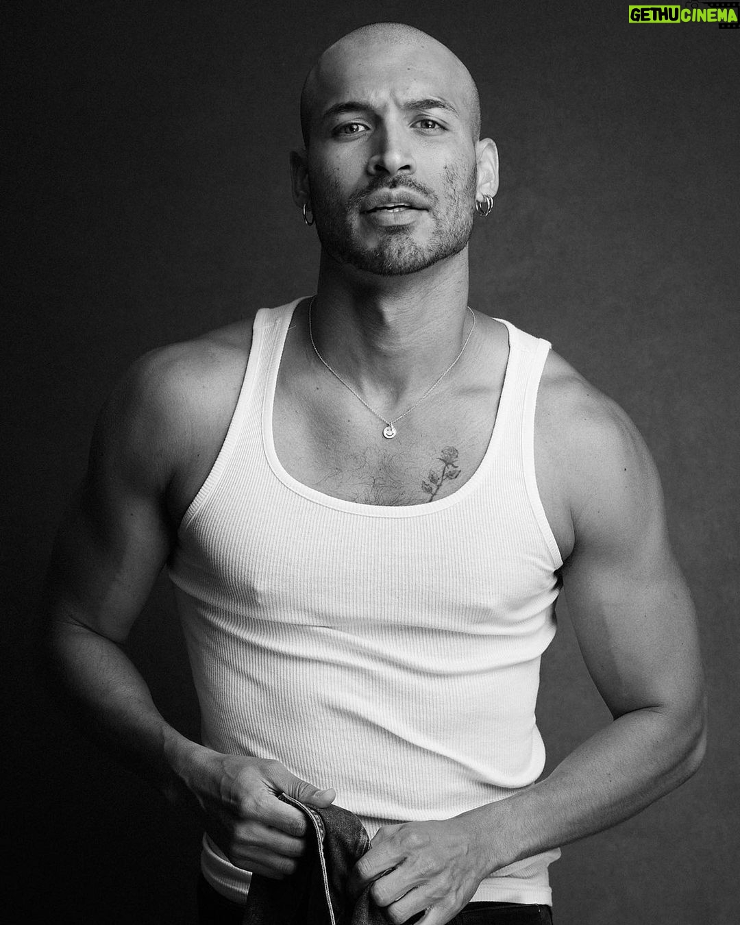 Édgar Vittorino Instagram - #loveacting 🎭 . Foto: @mantrana . #actor #film #series #netflix #primevideo #standaustralia #rtve Madrid, Spain