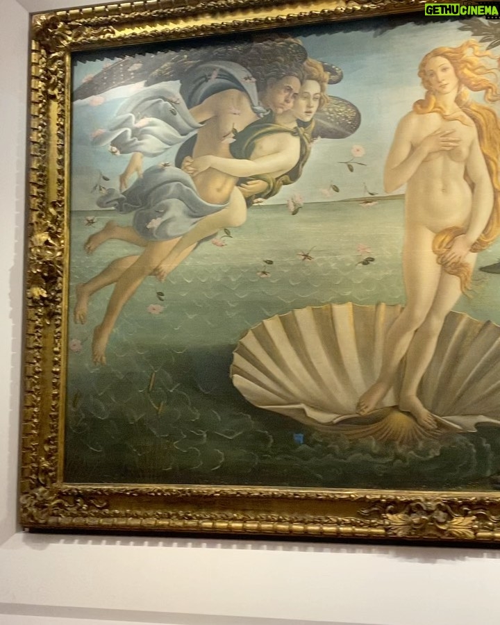 รdgar Vittorino Instagram - Me siento como un niรฑo en Disney world ๐ฒ๐ . FLORENCIA la cuna del renacimiento ๐๏ธ๐จ๐ . . #arte #brunelleschi #leonardodavinci #atemisiagentileschi #miguelangel #caravaggio #travel #italia #firenze Firenze, Piazza Del Duomo