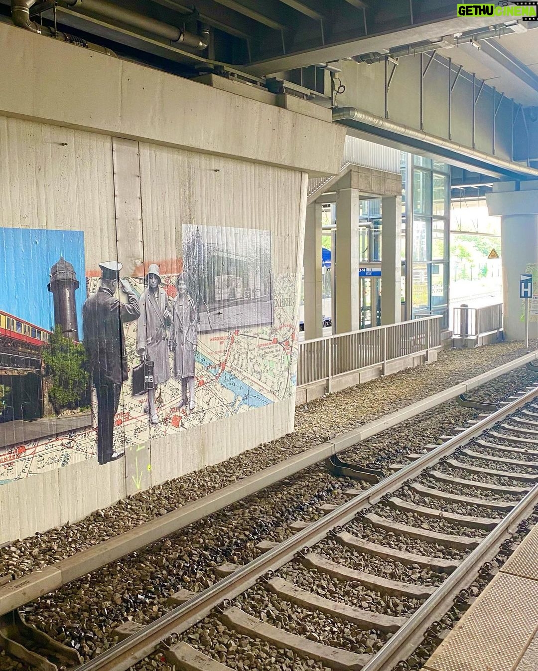 Édgar Vittorino Instagram - Berlín 👁️ Berlín ist arm, aber sexy”, la mítica frase del no menos mítico Klaus Wowereit, alcalde de Berlín entre 2001 y 2014. . . . A mi me exploto la cabeza con todo lo que vi y aprendí 🤯 Berlin, Germany