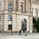 Édgar Vittorino Instagram - Berlín 👁️ Berlín ist arm, aber sexy”, la mítica frase del no menos mítico Klaus Wowereit, alcalde de Berlín entre 2001 y 2014. . . . A mi me exploto la cabeza con todo lo que vi y aprendí 🤯 Berlin, Germany