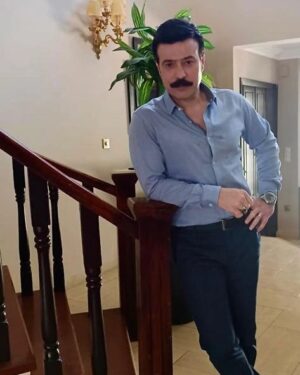 Ömer Gecü Instagram - "Nerede kalmıştık?"..

@emanetkanal7 @karamelyapim @kanal7 
#emanet3sezon #cenger