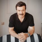 Ömer Gecü Instagram - "Sevdiğinden çok seni gerçekten sevene güven, çünkü düştüğünde sadece onu yanında bulacaksın..." Tekrar düşünün dostlar :)