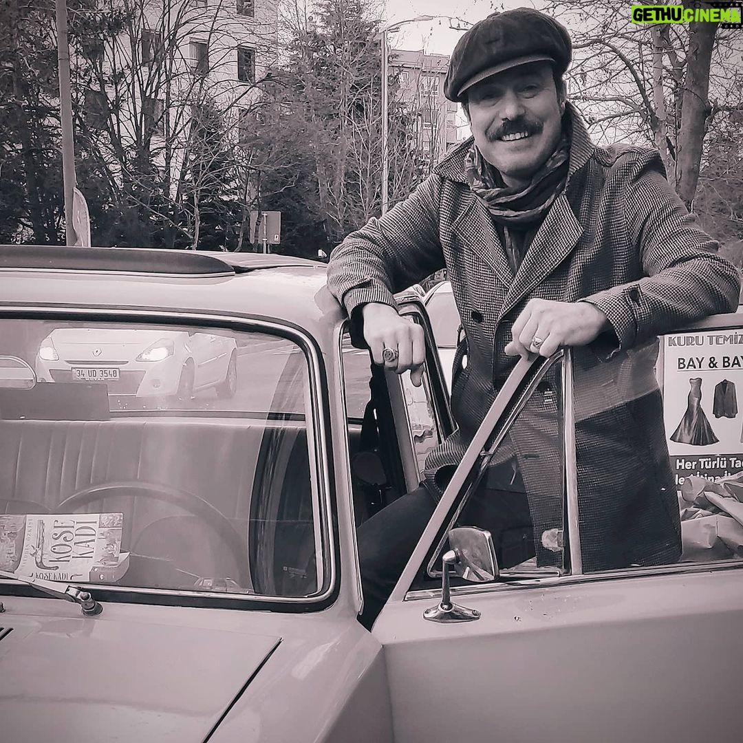 Ömer Gecü - 7.4K Likes - "Ayakta kalmak, her ne olursa olsun gülebilmektir!!"... Yüzünüzden gülümseme eksik olmasın...🙏 #ömergecü