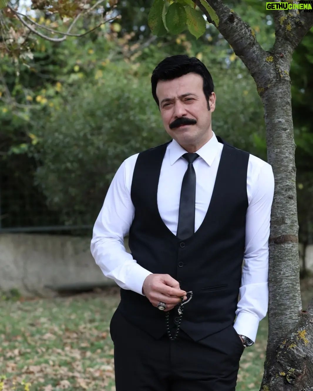 Ömer Gecü - 7K Likes - Üç sezondur, gururla yer aldığım @emanetkanal7 projesindeki görevim sona ermiştir. Başta sn @nyilmaz7 hanımefendi olmak üzere, kıymetli hocalarım @ayhanzen @srknmt ve @oguzcandenizhann , sevgili dostum @halilibrahimceyhn, menajerim @oznurkulamenajerlik ve birlikte çalışmaktan onur duyduğum tüm oyuncular ile teknik ekibe, bizi bu yolculukta yalnız bırakmayan sayın izleyicilerimize sonsuz teşekkürler. Bir gün bir yerlerde tekrar kavuşmak dileğiyle 🙏
#cenger #tbt #kesfet #fyp #tb #emanet #set @karamelyapim @nanuka_stambolishvili @sevdaakarabulut @beratruzgarozkan @binnazekren @oguzygci @tolgasalaa @vedataydinnnnn @sinanonur1 @recepagbal @sevdakaygisiz @adnanmehmetaliaslan @birhantut @yildirimvolkann @melihozkaya @ipekarkan