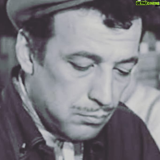 Ömer Gecü - 2.2K Likes - Bazıları öyle bir bakar ki, onlar derdini anlatmak için kelimelere ihtiyaç duymazlar...
Mekanı cennet... Sadri abimiz... #sadrialışık #yeşilçam #sinema #türkfilmi